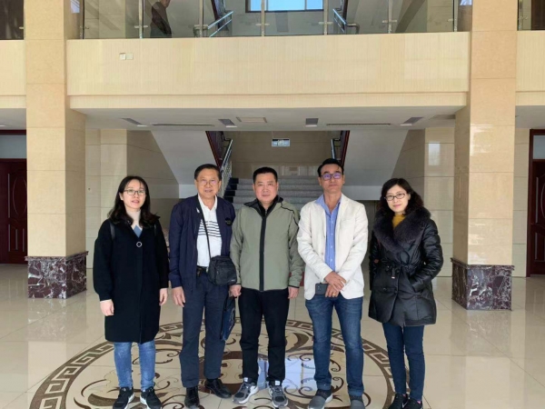 泰国客户选购草莓视频APP下载18污